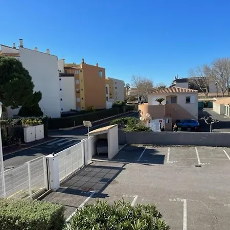 Apartment Renove Avec Clim, Parking, Piscine—proche Commerces, Et Port Au Cap D'agde - Fr-1-749-6 *